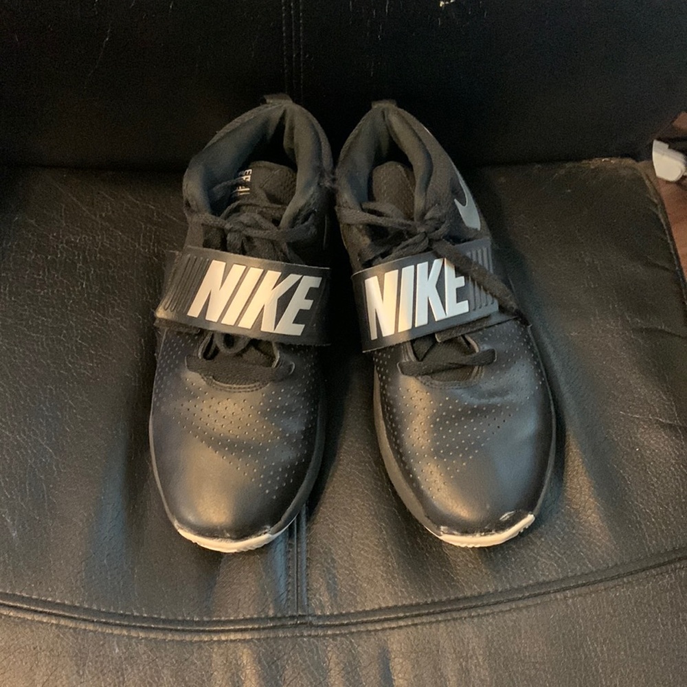 Basketball shoes